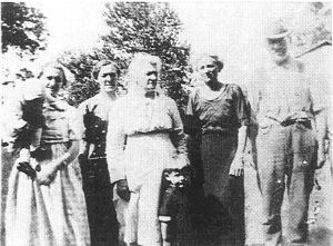 Picnic in 1922 at Big John's House in West Newton